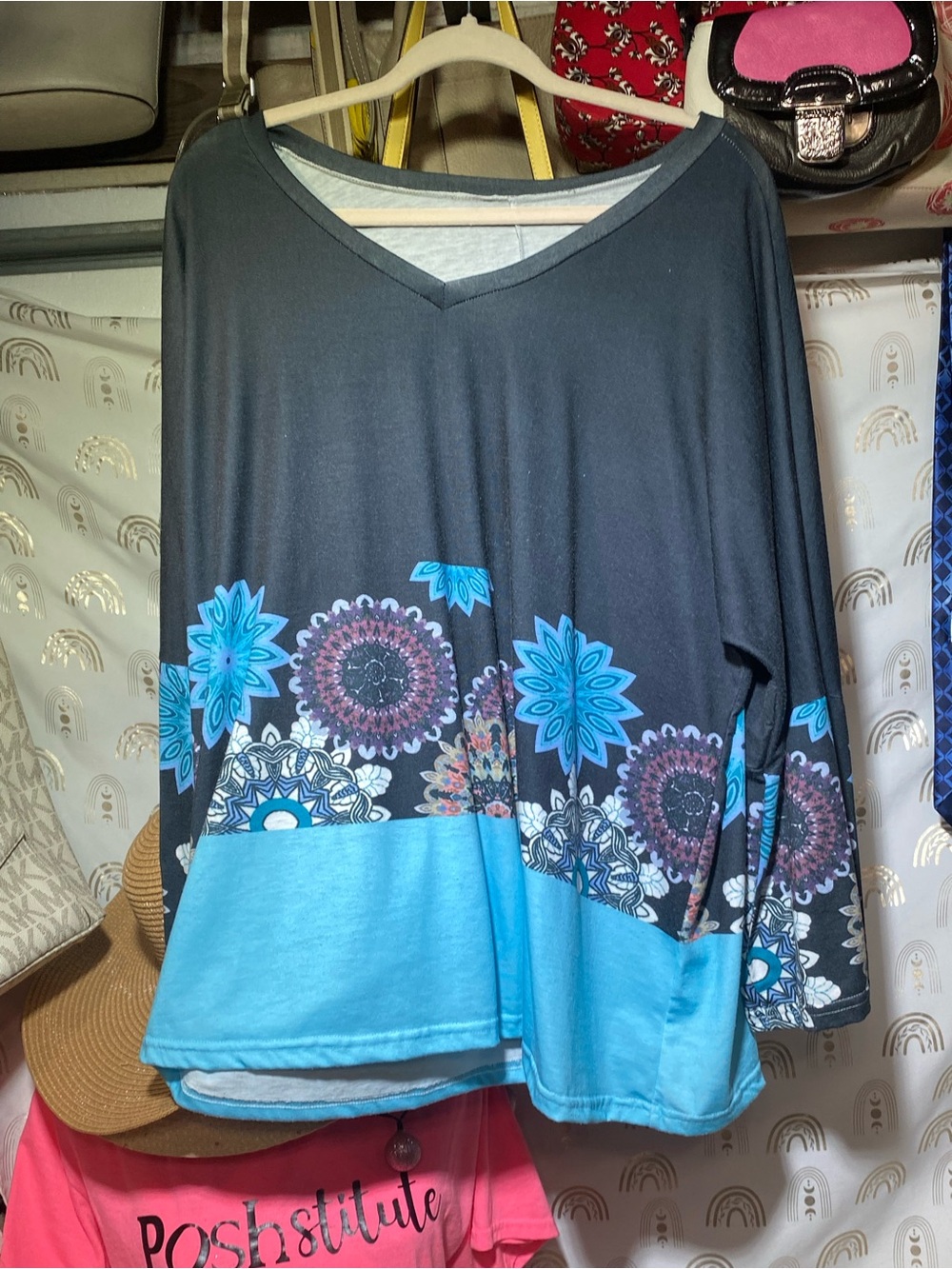Women's Black & Turquoise Floral V-Neck Long Sleeve Top
